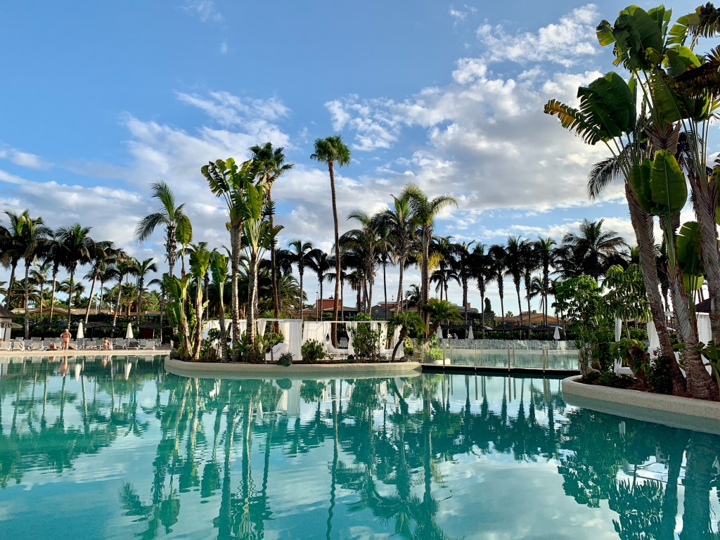 Dieses Bild hat ein leeres alt-Attribut; sein Dateiname ist pool.jpg.